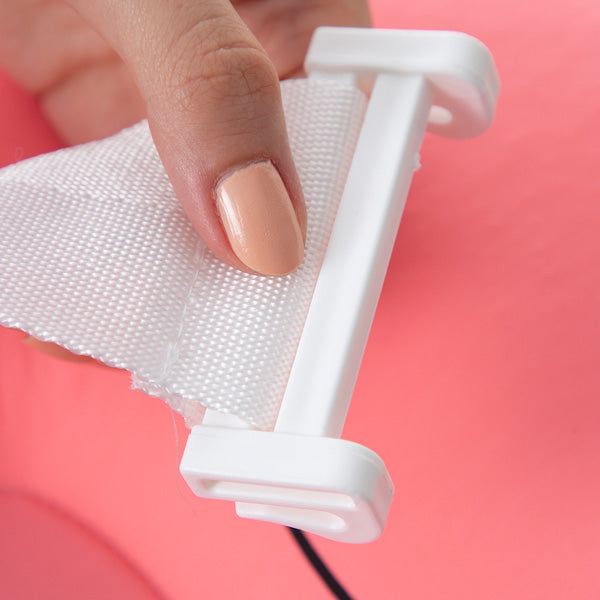 سرير استحمام بيبي جيم مع مشابك إسفنجية وردية اللون