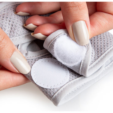 أكمام الركبة الزاحفة من بيبي جيم باللون الرمادي