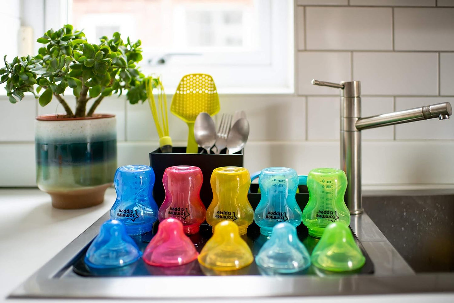 تومي تيبي كلوزر تو نيتشر، 6 قطع × 260 مل، ألوان زاهية