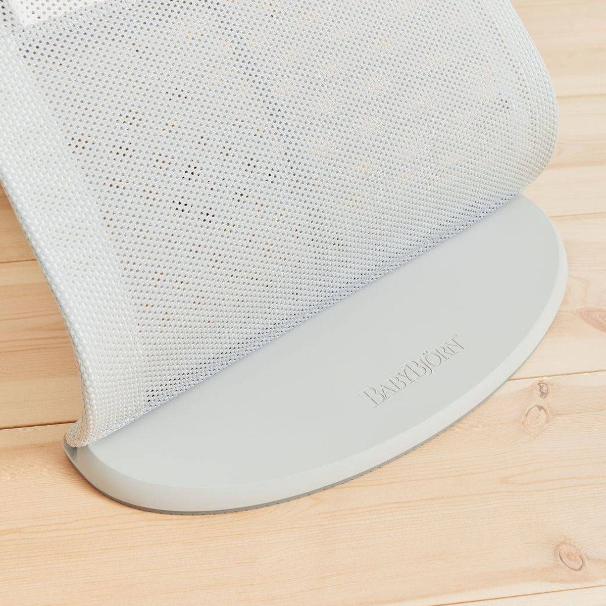 Babybjorn Bouncer Balance Soft, Mesh (Silver/White) - Light Grey Frame